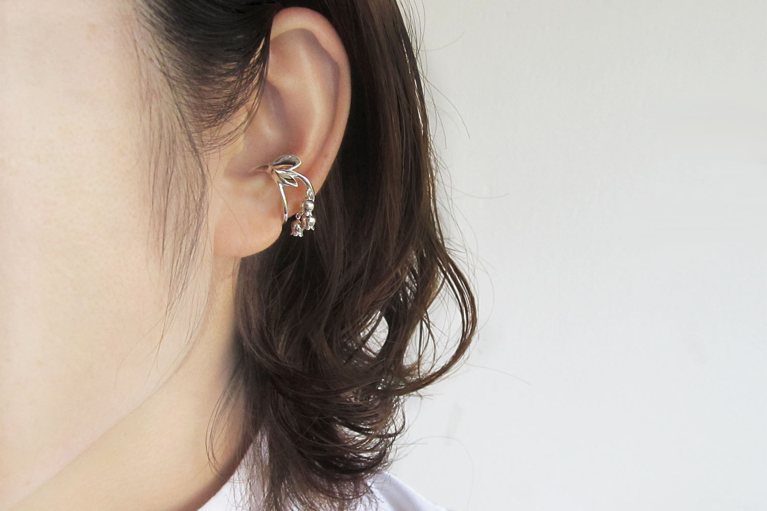 そよ風に揺れるすずらんのイヤーカフ　〜Lily of the valley〜♬　【左耳用】